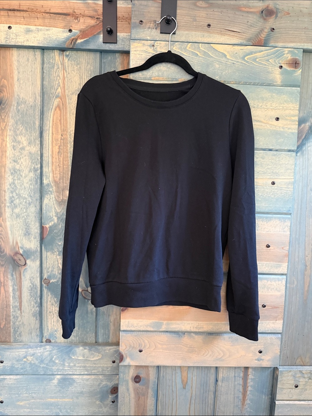 ZYIA Black Crewneck Pullover soft sweatshirt